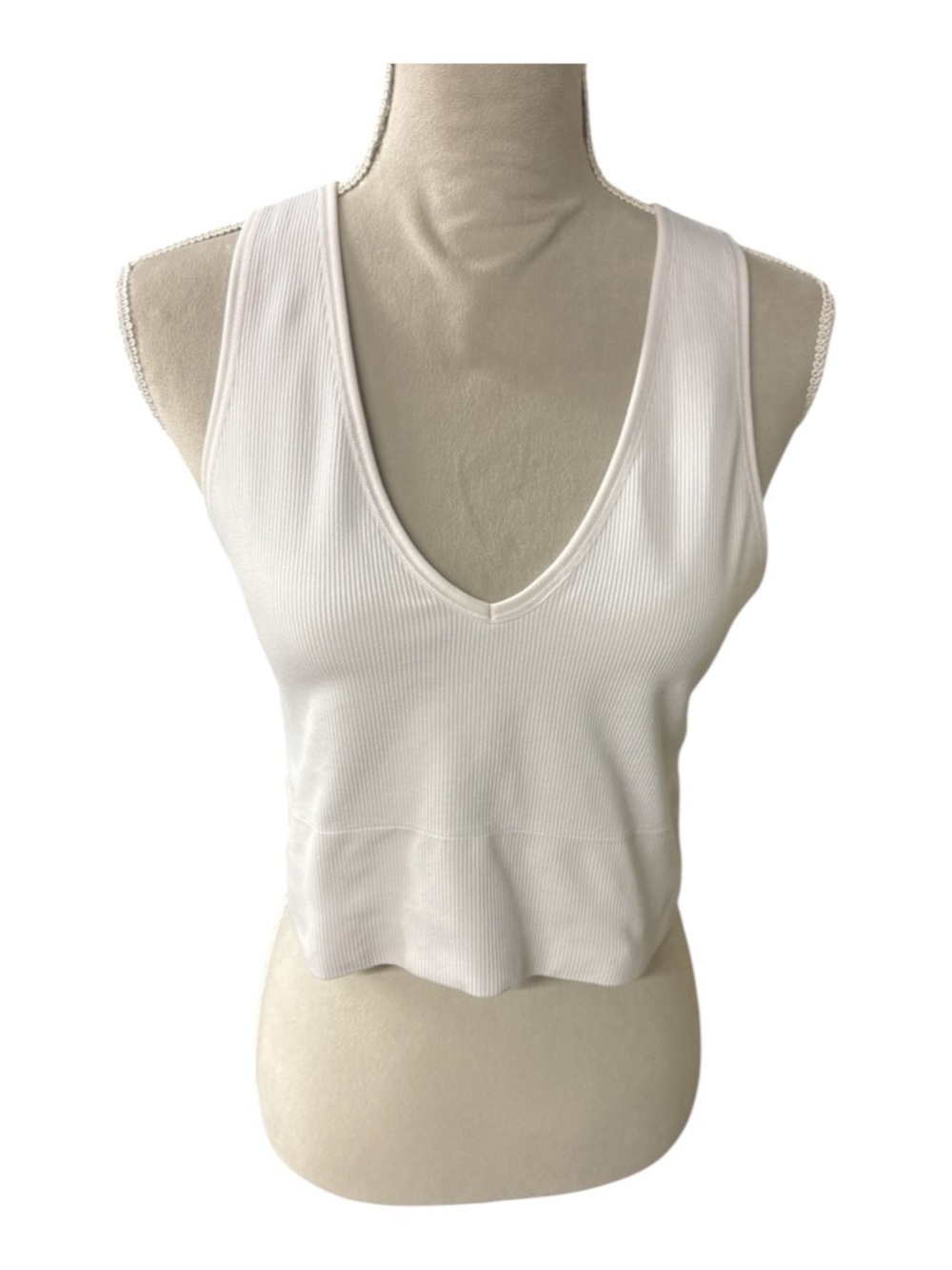 Athleta Women's Cream V-Neck Ribbed cropped Tank